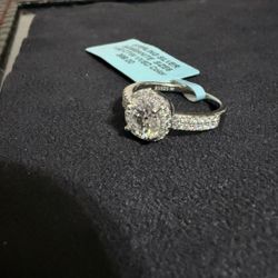 Moissanite Halo ring in 925 Sterling Silver size 6