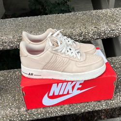 Moving Go Nike Air Force Colab 