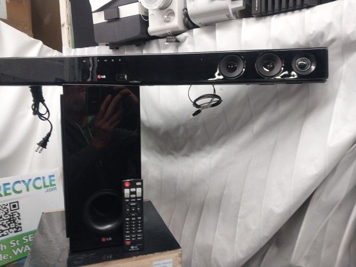 LG Wireless Bluetooth Soundbar, Subwoofer