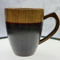 (1) Japanese-style handmade wooden coffee mug lightweight, "Megumi" model, featuring a two-tone design with a natural light wood upper section and a d