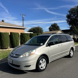 Toyota Sienna 2010 