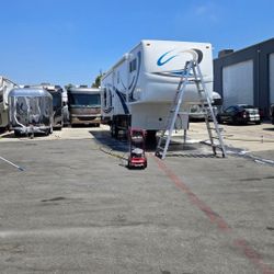 RV / TRAILER