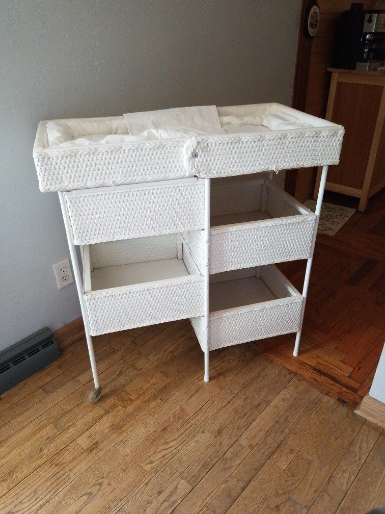 Foldable Changing Table With Removable Pads
