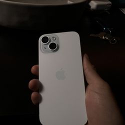 iPhone 15 128GB 