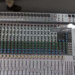Soundcraft Signature 22 MTK Mixer