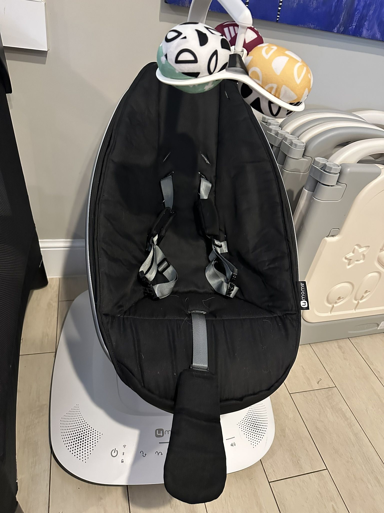 4moms MamaRoo Multi-Motion Baby Swing, Bluetooth Enabled with 5 Unique Motions, Black - Like new