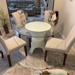 Must Go. Dining Set