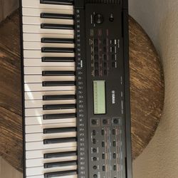 Yamaha psr e 273 keyboard (61 keys) black
