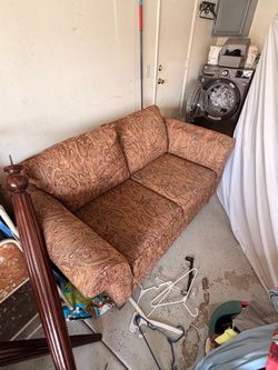 Couch NEED GONE