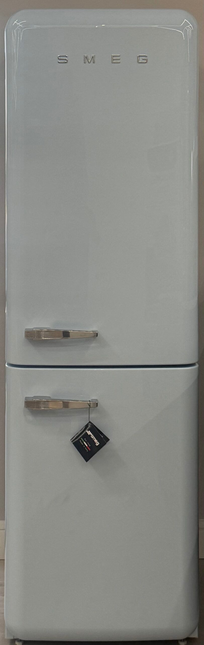 SMEG Refrigerator FAB32URPB3 01935 .