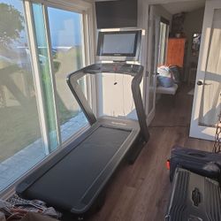 NordicTrack 2450 Commercial Treadmill - Just 28 Hours Usage