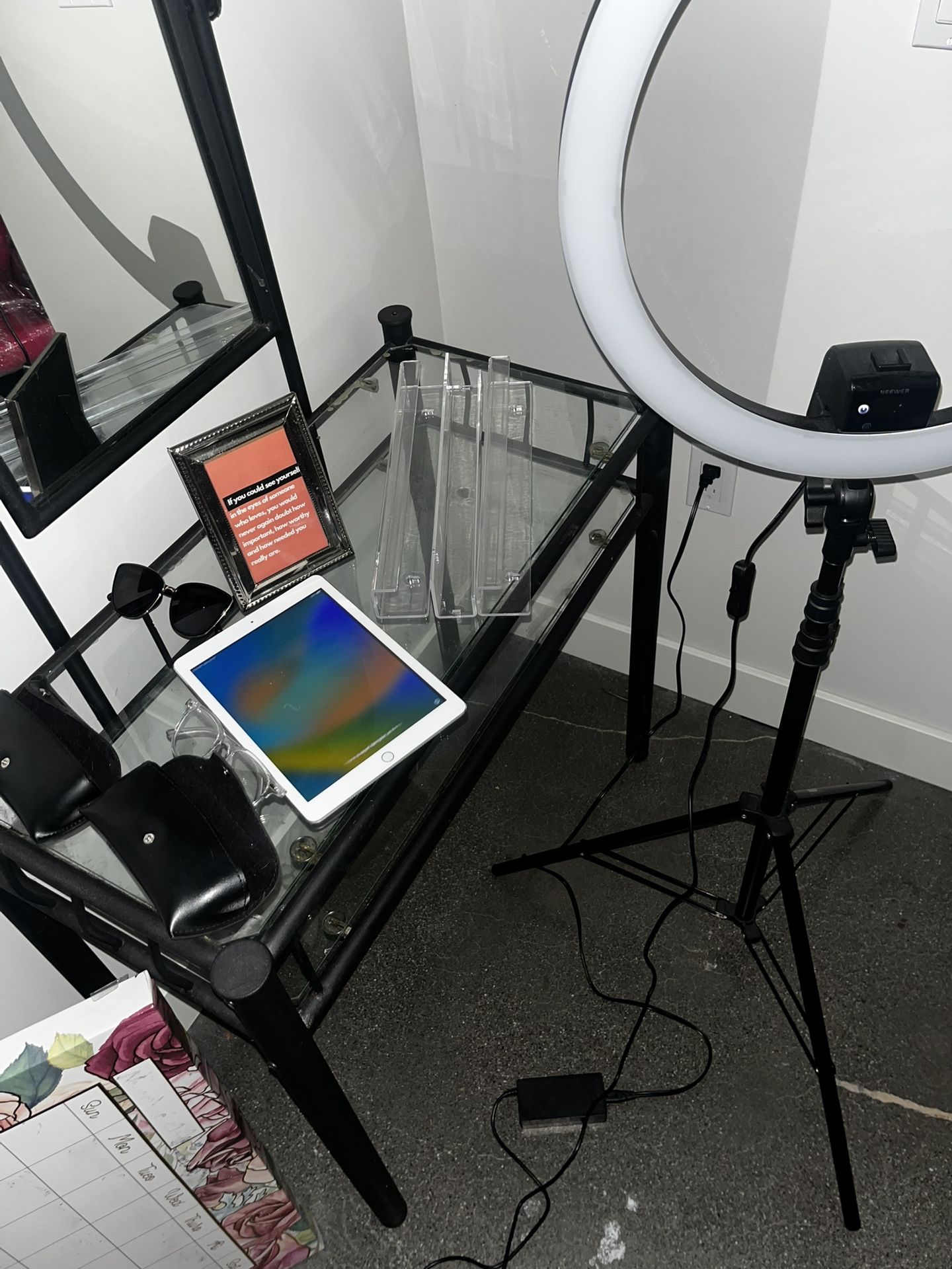 BEDROOM BUNDLE WITH IPAD