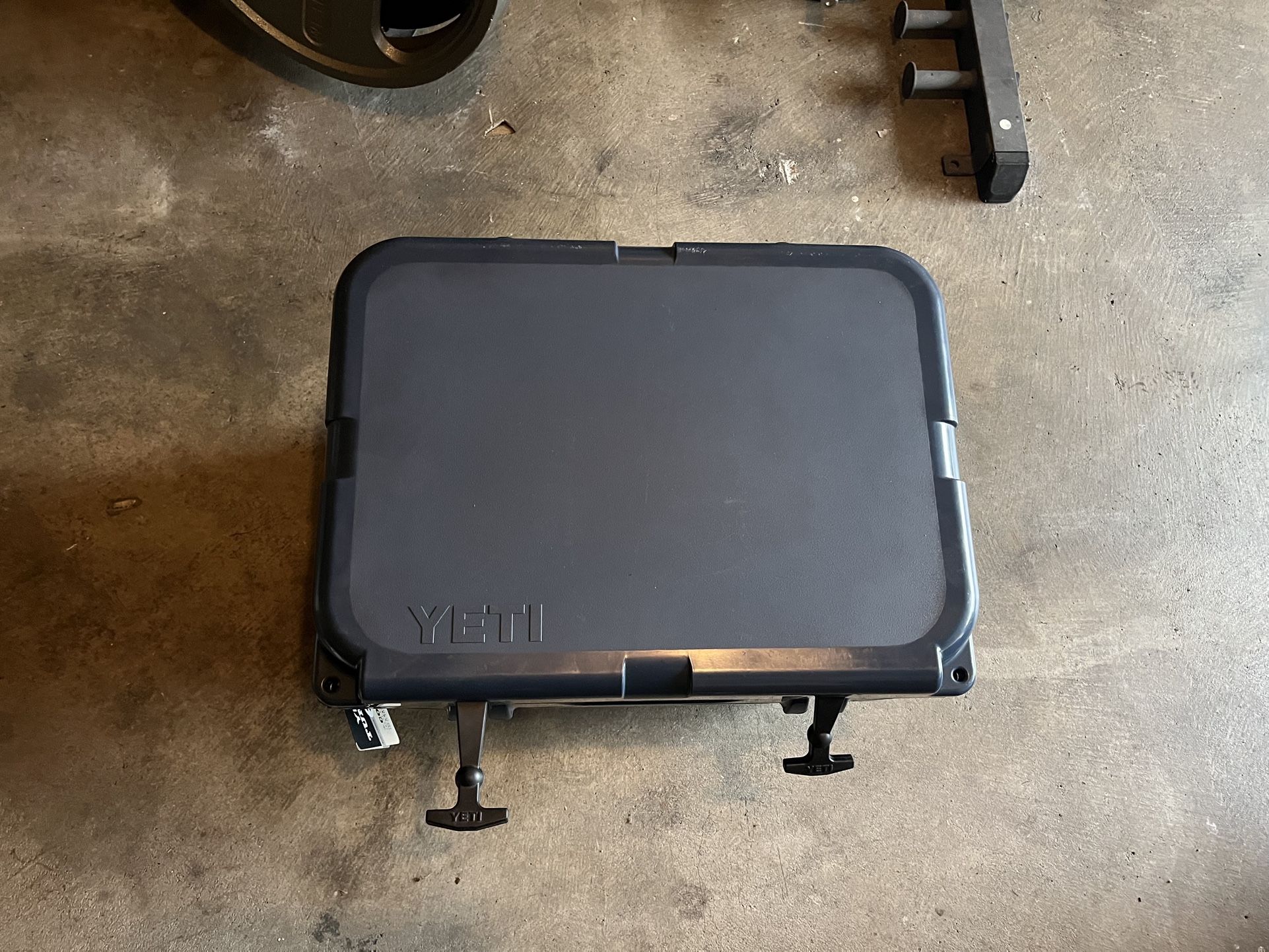 Yeti Tundra 35 Hard Cooler Navy