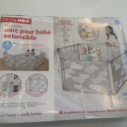 Skip Hop Expandable Baby Gate, Playview Enclosure, Silver Lining Cloud
