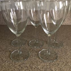5 Clear Wine Glasses. 