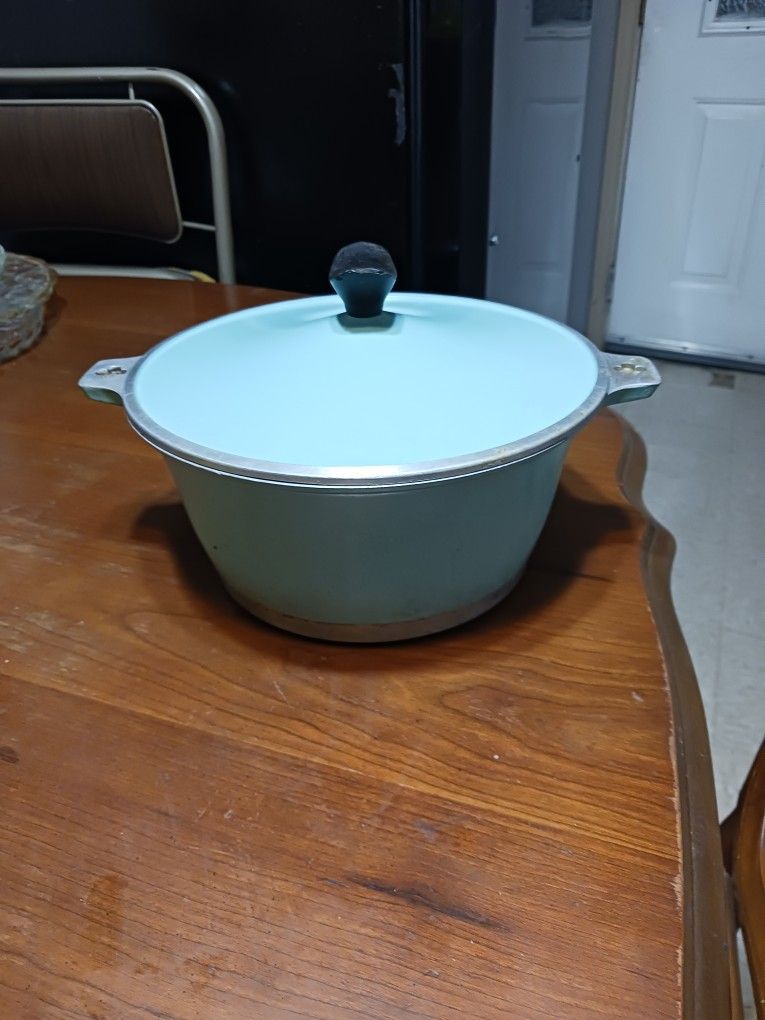 Vintage Cooking Pot for Sale in San Antonio, TX OfferUp