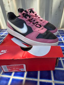 Nike shoes size 6 y!