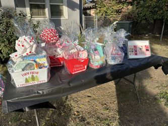 Hello Kitty And Friends Christmas Baskets Available 