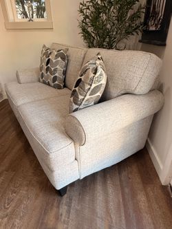 Stanton loveseat
