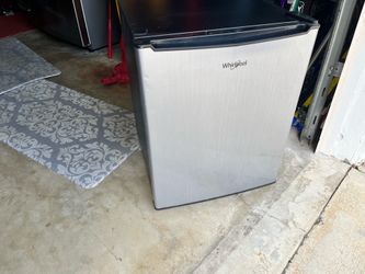 Mini fridge - whirlpool