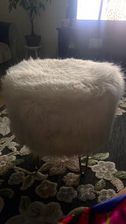 Vanity stool white faux fur