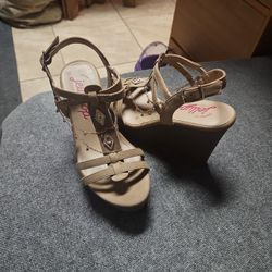 Womans Tan Sandal Wedges 