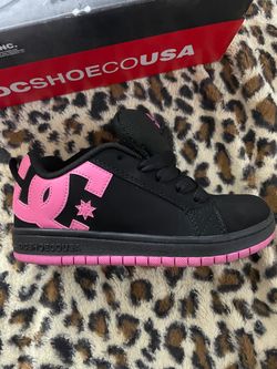 DC Shoes Low-Top Skate Sneakers Black Pink