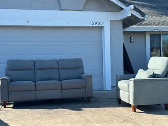 Free Delivery/La-Z-Boy Power Reclining Sofa & Power Recliner Set