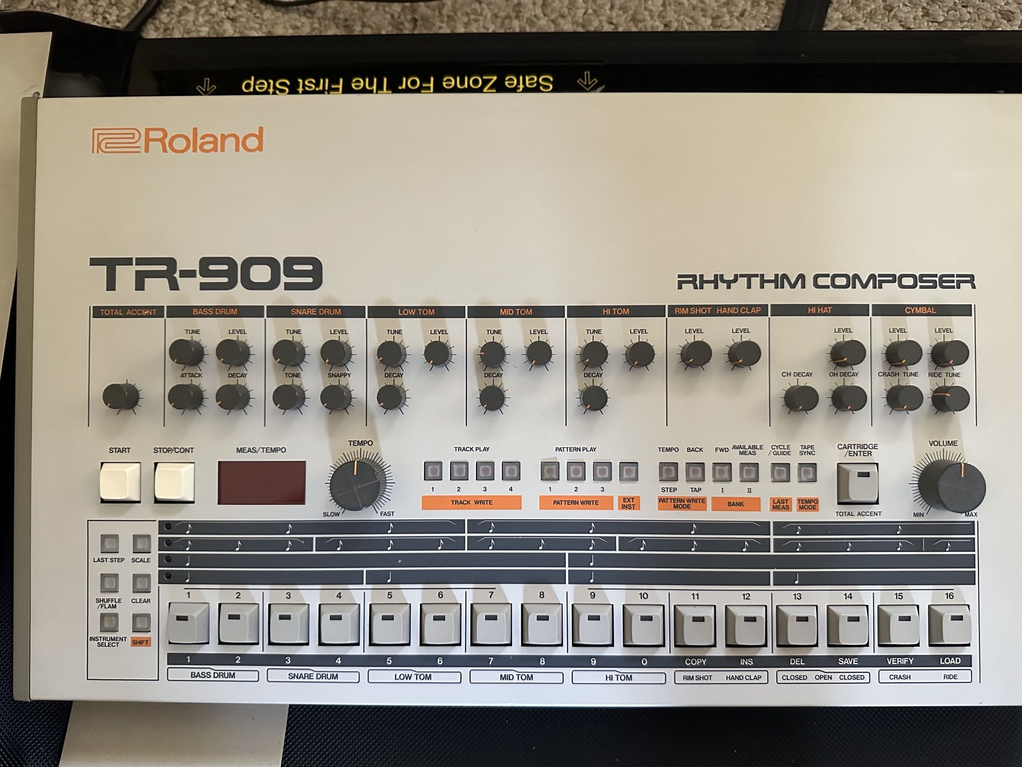 Roland TR-909 TR909 Vintage Drum Machine Rhythm Performer (tr-808 Sp-1200 ASR-10)