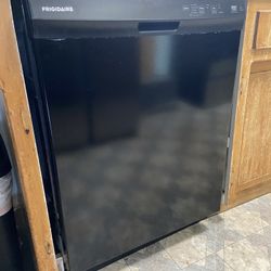 LIKE NEW FRIGIDAIRE BLACK DISHWASHER! 