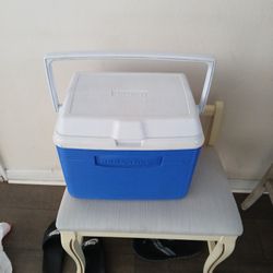 RUBBERMAID 24 QUART COOLER
