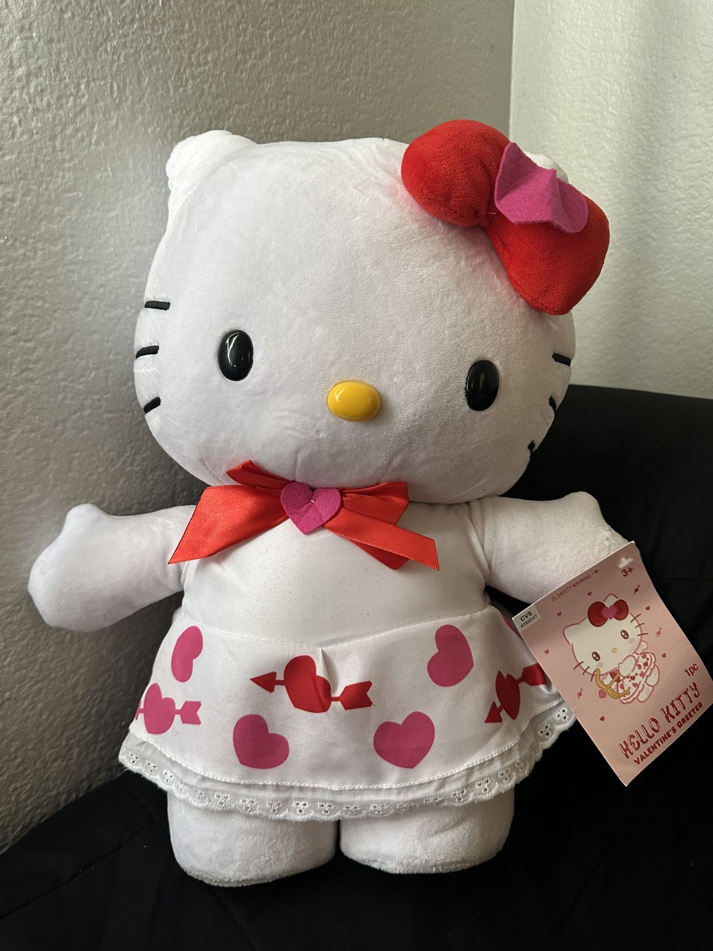 Hello Kitty Valentine’s Greeter