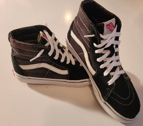 “Vans Kids Skateboard High Top Sneakers – Black Suede, Size 5”