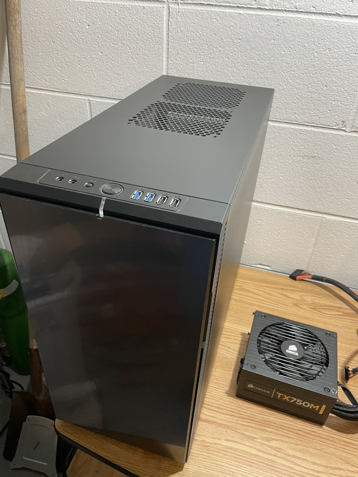  Fractal Design fine R5 Mid-Tower Case & Corsair Corsair TX750M - 750W PSU -PLUS Gold - 75-001310
