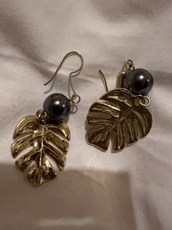 Black Pearl Gold Style Earrings 