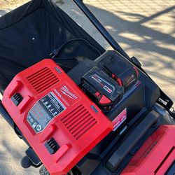 Milwaukee
M18 FUEL 21" Self-Propelled Dual Battery Mower Kit w/ (2) 5.0  Ah Forge Batteries & Dual Bay Rapid Charger