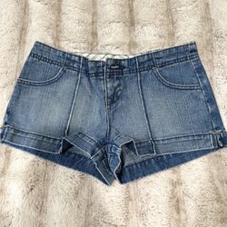 Women’s Short, Size 2