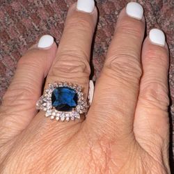 NEW Stunning Lab Created Sapphire w/CZ Stones Set in Rhodium- size 8 