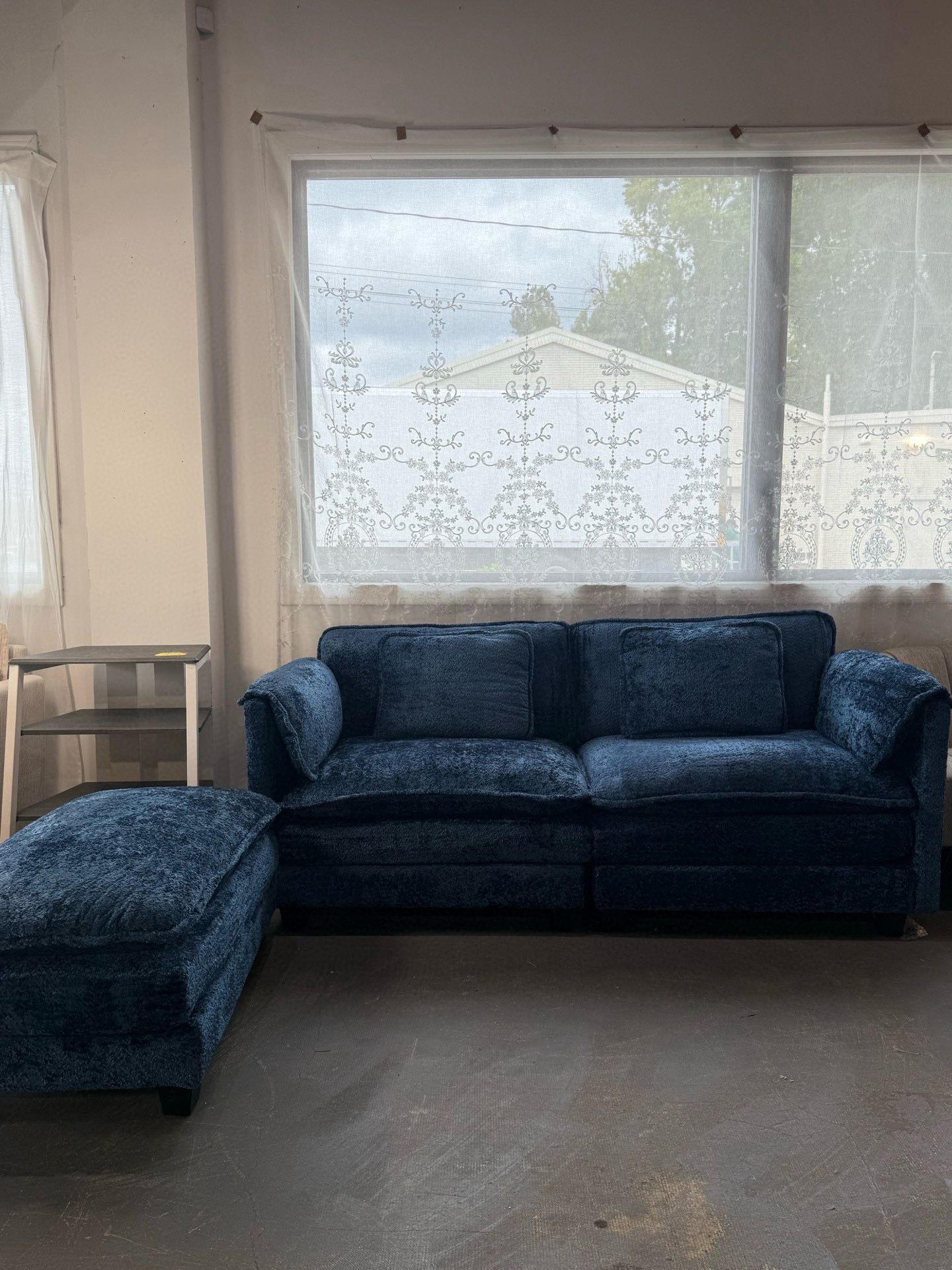 Modern Stylish Simple L-Shaped Cloud Sofa Convertible Loveseat with Removable Footstool, Flip-Up Sleeper Sectional Sofa with Chaise Lounge, Deep Seat