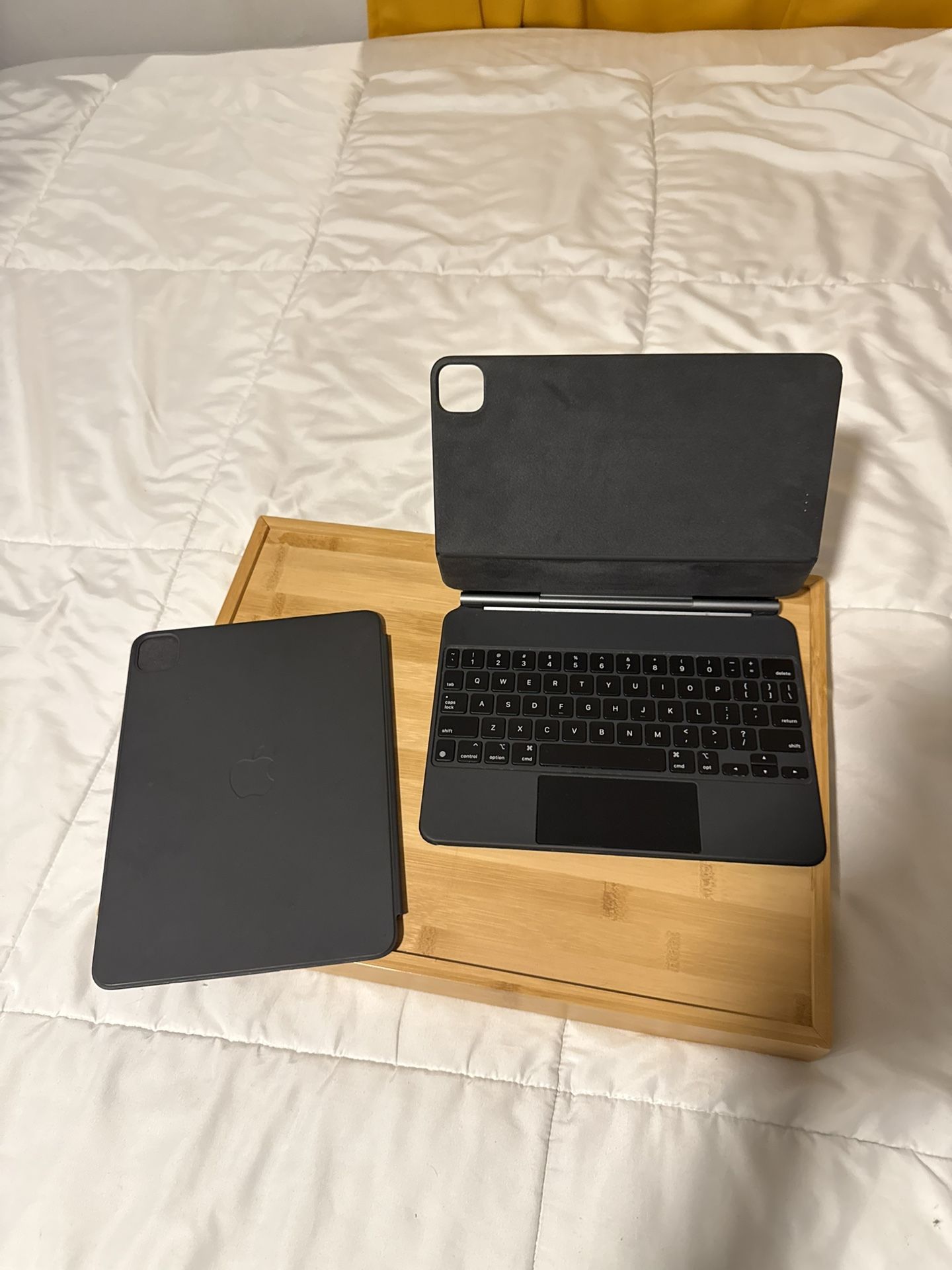 Official Apple Magic Keyboard + Smart Folio Case (iPad Pro 11”) – Excellent Condition