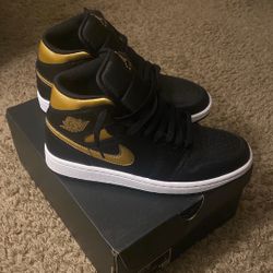 Air Jordan 1 Mid -color Black/metallic And Gold-white 