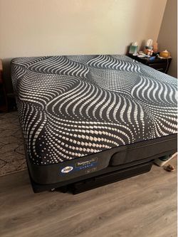 King Sealy Posturepedic Cooling Hybrid Mattress