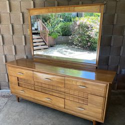Mid Century Modern Dresser With Mirror 
