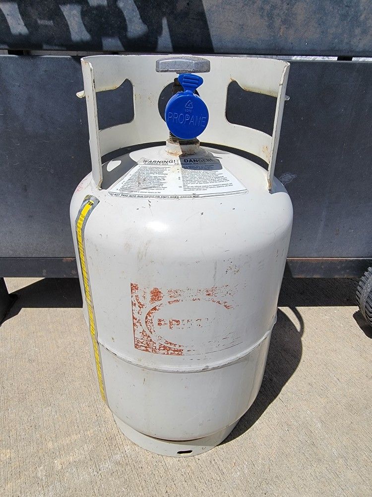 FULL 2.5 GAL (11 LB) Propane Tank