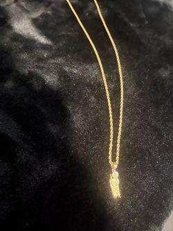 Selling a gold rope chain and pendent both are 10k