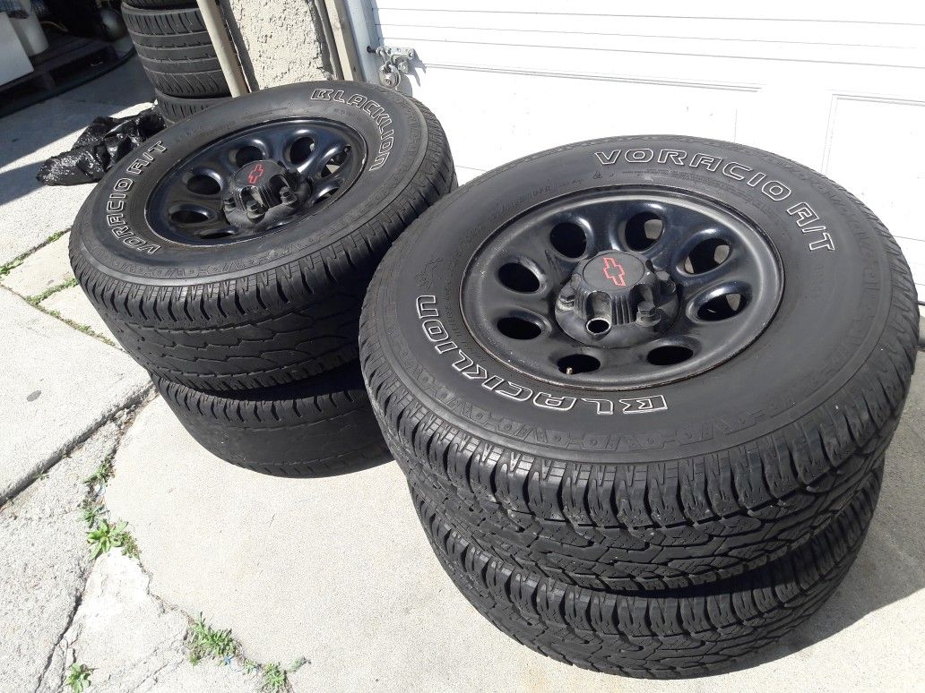 Chevy rims 6 lugs, 285/70/r17,Blacklion voracio all terrain tires ...