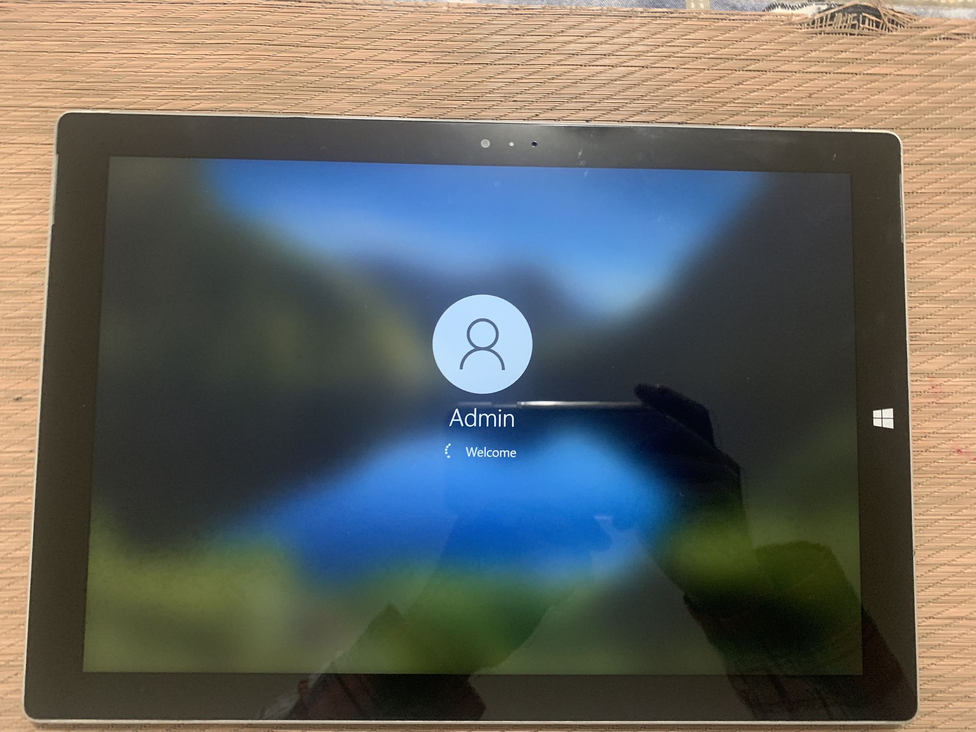 Microsoft Surface Pro 3 Win 10 Like new!