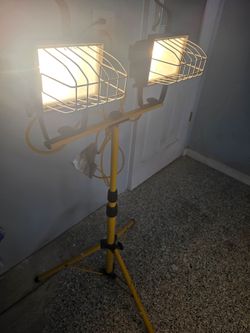 🔥🔥Shop Woods
Woods -Lumens Halogen Plug-in Stand Work Light🔥🔥