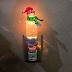 Vtg Avon 2006 Shimmer Night Light Snowman 8"H Plug In - Used Collectible