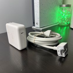 Apple 61W USB-C Power Adapter (A1947)